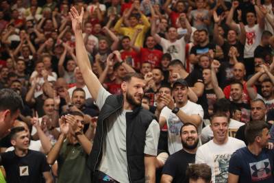  Navijači Zvezde skandirali Urošu Plavšiću 