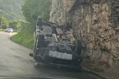  Automobil na krovu kanjon Tijesno Banjaluka 