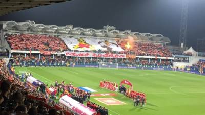  Prekid u Podgorici: Golman Rusije pogođen bakljom! 