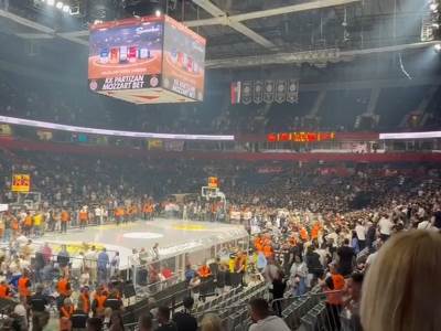  Grobari ne žele da se nastavi meč Partizan Crvena zvezda 