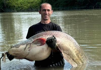  Ribolovac Brane Vujasnin upecao soma kapitalca 