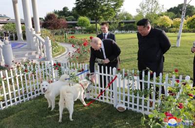  Vladimir Putin i Kim Džong Un razmijenili poklone na kraju posjete ruskog predsjednika 