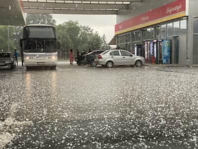  Nevrijeme oštetilo automobile i kuće u Banjaluci 