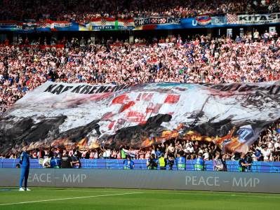  UEFA kaznila Hrvatsku zbog baklji i ubacivanja predmeta 