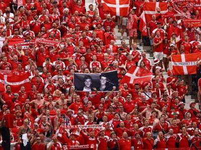  navijaci srbije ne smiju da imaju zastave sa kosovom danci smiju zastave grenlanda 