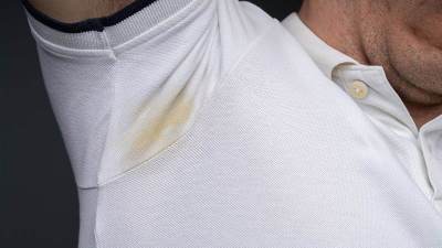  Kako ukliniti fleke od znoja na bijeloj odjeći 