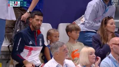  novak djokovic gleda odbojkase srbije na olimpijskim igrama 