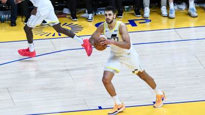  omer jutseven potpisuje za pao 