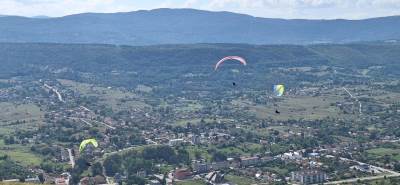  Više od 50 paraglajdera letjelo do Glamoča 