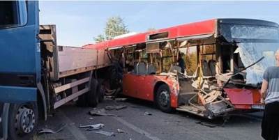  Poznato kolika kazna čeka vozača autobusa zbog sudara sa kamionom kod Umke 