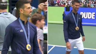  novak djokovic sa zlatnom medaljom na us openu 