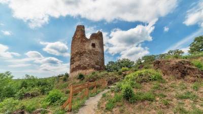  Vrdnička kula na Fruškoj gori 