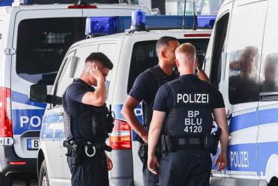  Automobil uletio na ulice Kelna 