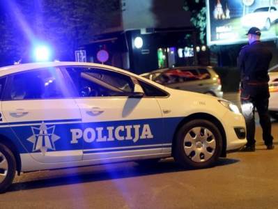  Žena automobilom udarila policajca u Tivtu 