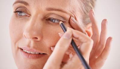  Trikovi za šminkanje spuštenih kapaka 