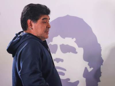  Dijego Maradona 