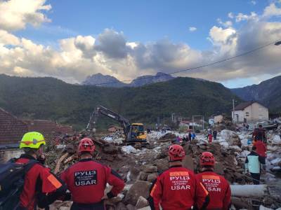  Traganje, spasavanje i raščišćavanje: Mašinski tim Civilne zaštite Republike Srpske stigao u Jablanicu (FOTO) 