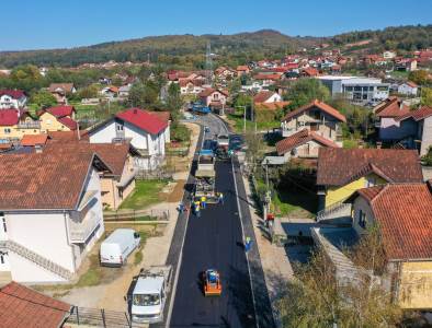  Renovirana glavna ulica Petra Velikog u Česmi 