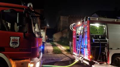  Tragedija u Tešnju: Muškarac poginuo tokom gašenja požara 