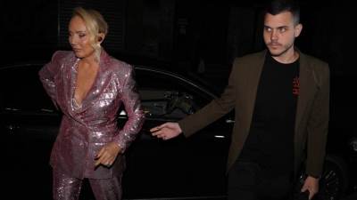  Lepa brena se oporavlja nakon loma noge 