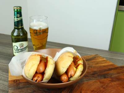  hot dog staropramen.JPG 