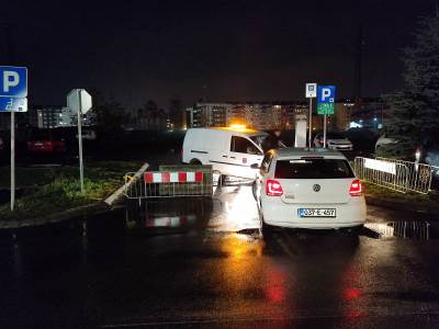  Zatvoren parking preko puta zgrade RTRS-a 