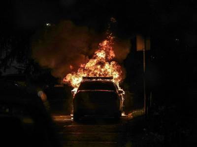  U Splitu zapaljen policijski automobil: Incident ispred stanice, priveden 37-godišnjak 