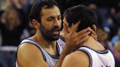  Predrag Stojakovic pobijedio u takmicenju u sutiranju trojki NBA lige 2002 