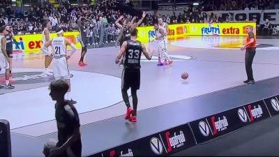  Akile Polonara loptom pogodio sudiju u glavu 