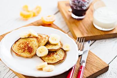  palačinke sa bananom i grčkim jogurtom 