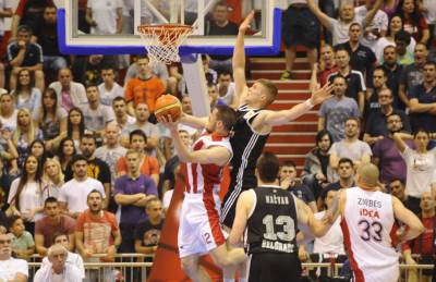  Zvezda pobedom napala Partizanovu titulu! 