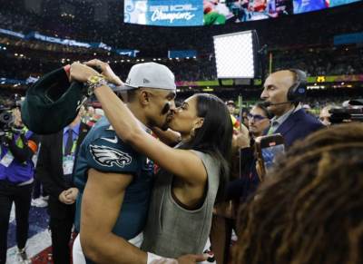  dzejlen hurts ljubio vjerenicu na superboulu 