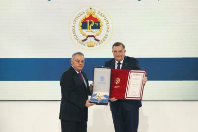  Milorad Dodik odlikovao Jokića i Bogdanovića 