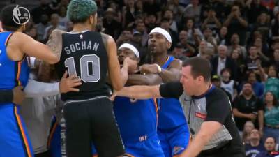  Tuča na utakmici San Antonija i Oklahome 