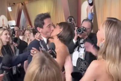  Hale Beri poljubila Edrijana Brodija  