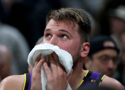  luka doncic dominirao u porazu lejkersa lebron dzejms se povrijedio 