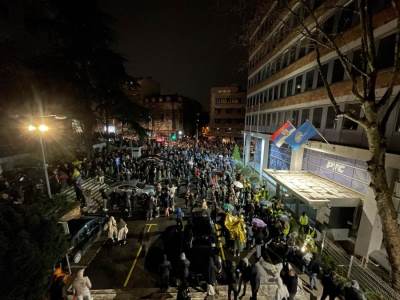 MUP Srbije o neredima ispred RTS-a MUP Srbije o neredima ispred RTS-a