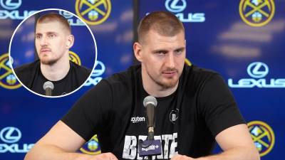  nikola jokic na konferenciju za medije dosao sa slusalicom u uhu 