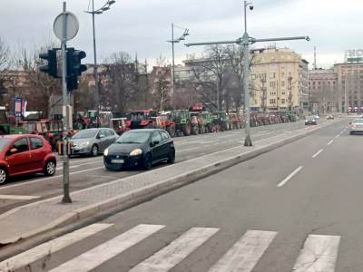  Traktori okružili Pionirski park pred protest 