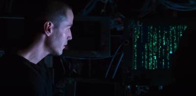  Otkriveno šta zapravo piše u zelenom kodu u Matriksu iza Kianu Rivsa 