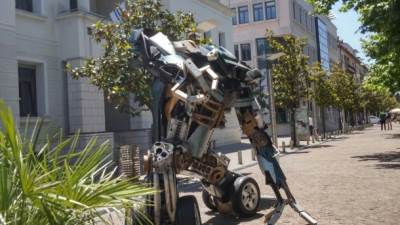  Vandalizam u Podgorici - obezglavljen transformers 