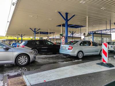   Gužve na više prelaza sa Srbijom, Hrvatskom i Crnom Gorom 