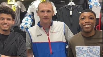  Bivši fudbaler Barselone Žeremi Matje radi u Intersportu 