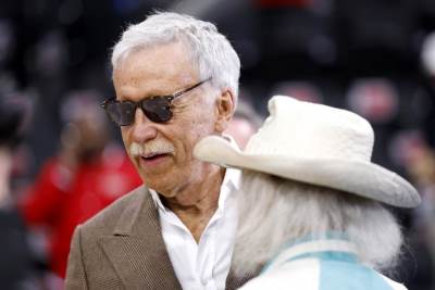  Vlasnik Denvera Sten Krenke na udaru navijača 