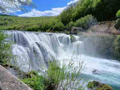  Panoramski voz duž rijeke Une 