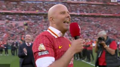 Arne Slot skandirao ime Jirgena Klopa nakon osvajanja titule Arne Slot skandirao ime Jirgena Klopa nakon osvajanja titule