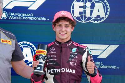  Andrea Kimi Antoneli 