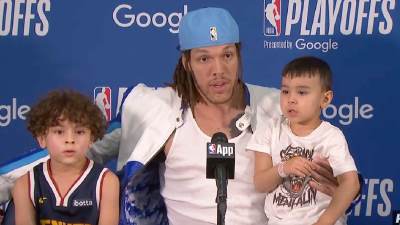  Eron Gordon doveo djecu Drua Gordona na pres konferenciju 