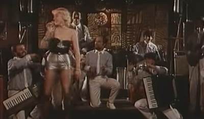  Lepoj Breni dvojica strgla odeću, ostala samo u vešu, isplivao stari video 