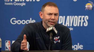  igraci denvera gledaju snimke kod adelmana a nisu kod melouna 